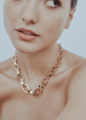 GRADUATED ELLIPSE LINK NECKLACE