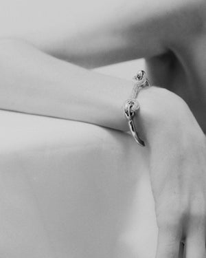 PAVÉ DOOR LATCH CUFF