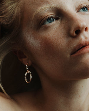 CURLED HOOP EARRINGS