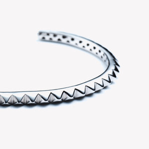 THIN PYRAMID CUFF
