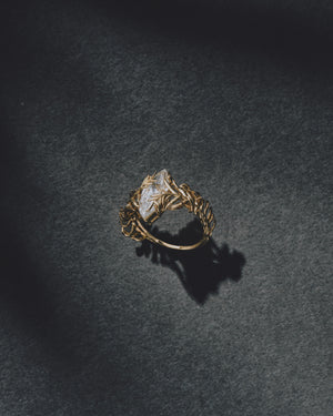 <p>full frond ring</p><span>antique diamond</span><span>circa 1930</span>
