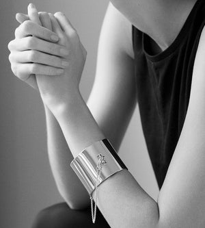 WIDE SAFETY CHAIN CUFF