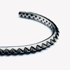 MENS SMALL PYRAMID CUFF