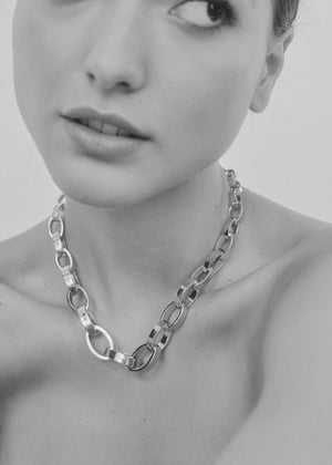 GRADUATED ELLIPSE LINK NECKLACE