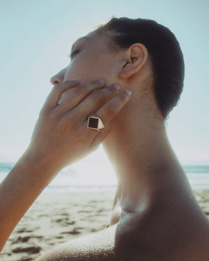 INLAID SQUARE SIGNET RING - ONYX