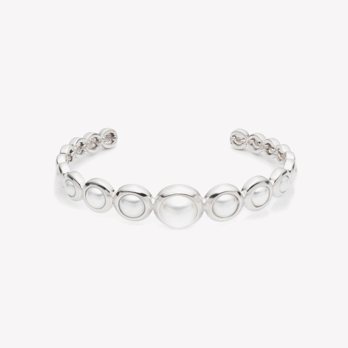 GRADUATED PEARL CUFF