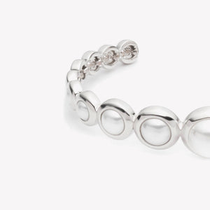 GRADUATED PEARL CUFF