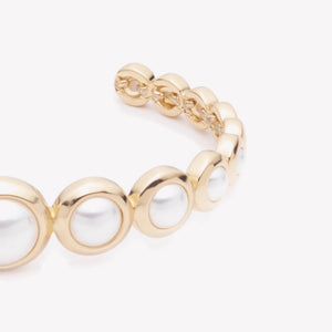 GRADUATED PEARL CUFF