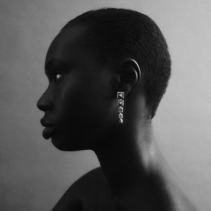 GRADUATED PYRAMID EARRINGS - ONYX