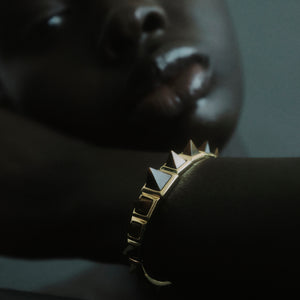 GRADUATED PYRAMID CUFF - TIGER EYE