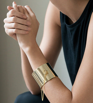 WIDE SAFETY CHAIN CUFF