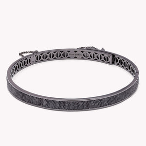 PAVÉ SAFETY CHAIN CHOKER