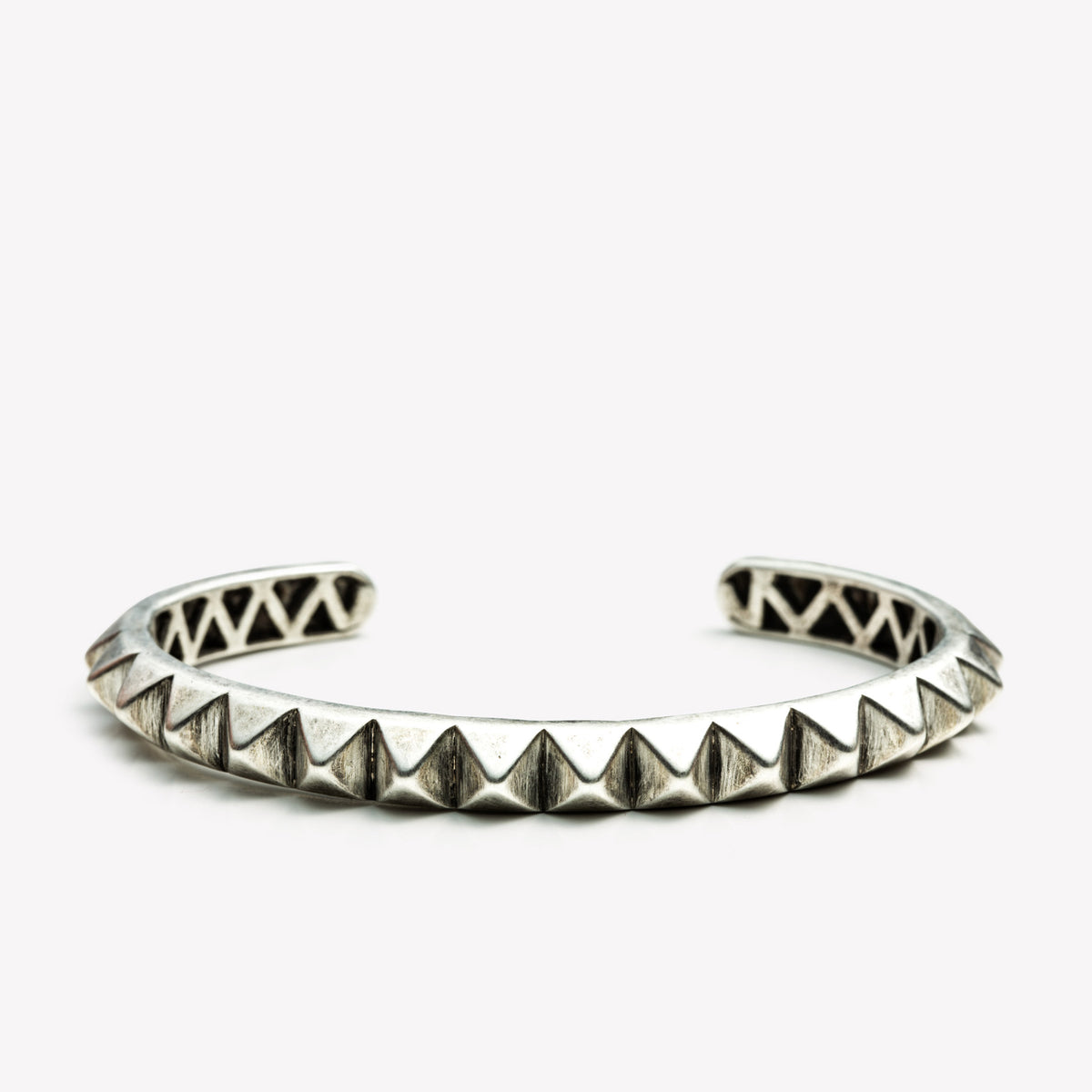 MENS PYRAMID CUFF
